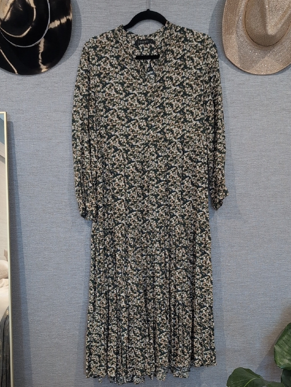 Jowell Olive Green Floral Pleated Midi Dress